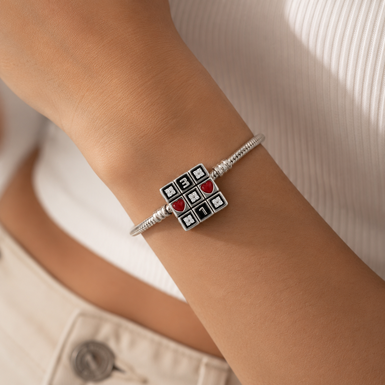 Charm Tres en Raya Amor