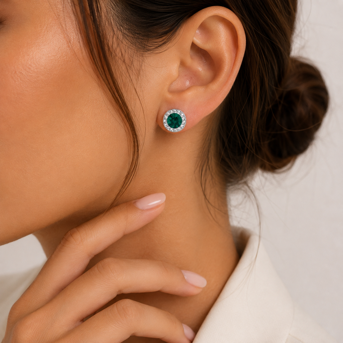 Aretes Halo Clásicos Verde Esmeralda