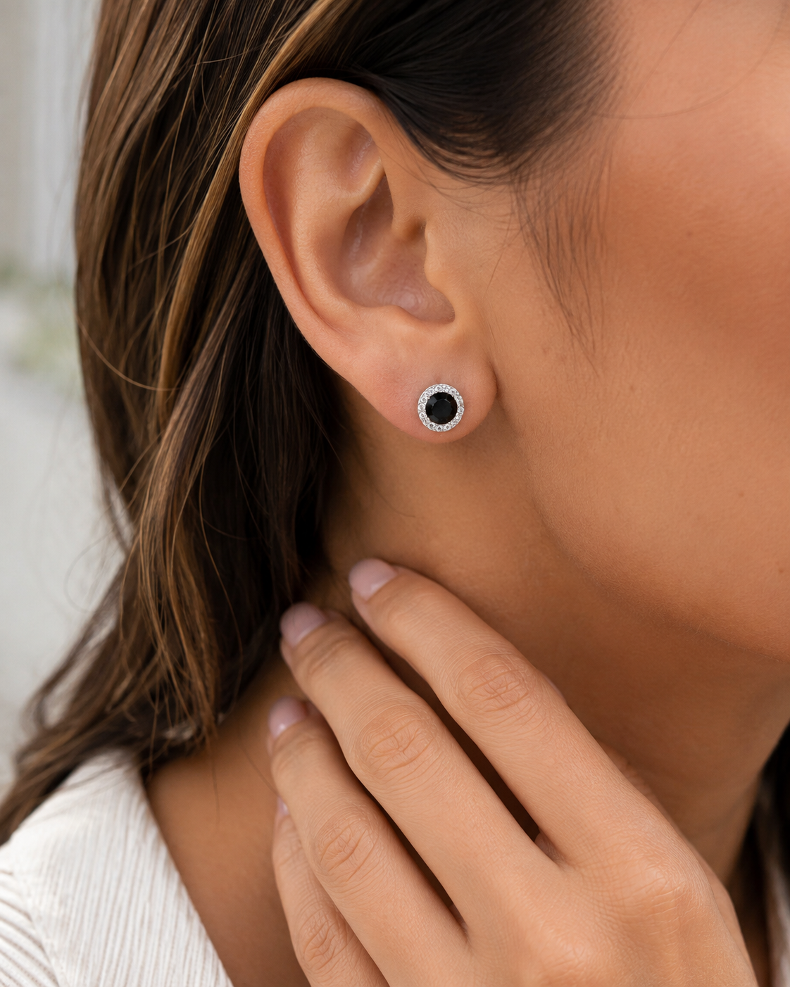 Aretes Halo Negro Intenso