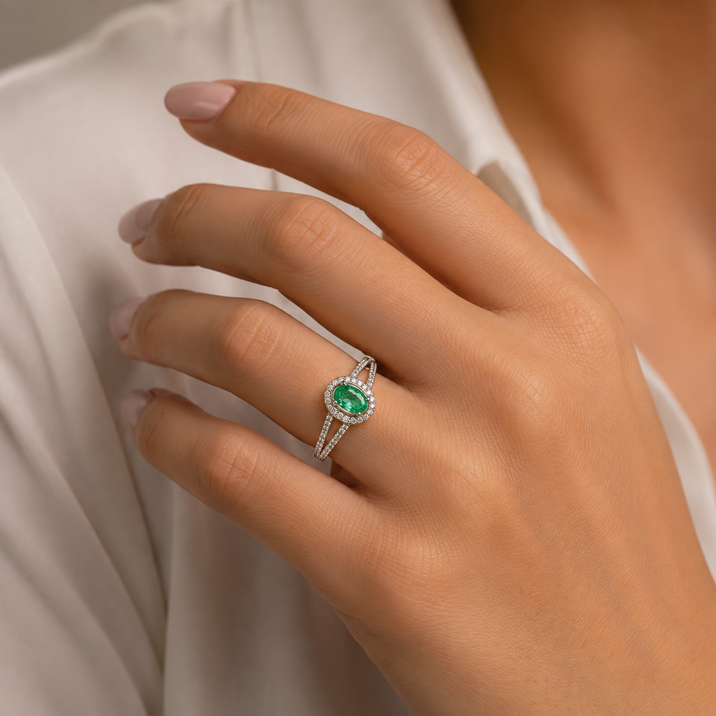Anillo Halo Esmeralda Oval