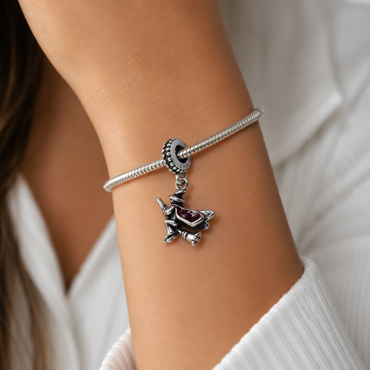 Charm Bruja Voladora